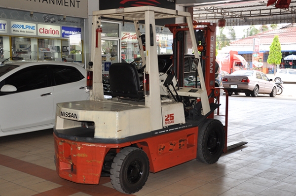 ขายรถโฟล์คลิฟท์มือสอง NISSAN รุ่น EH02 ราคา 285,000 บาทนำเข้าจากประเทศญี่ปุ่น 100\% ไม่เคยใช้งานในประเทศไทย