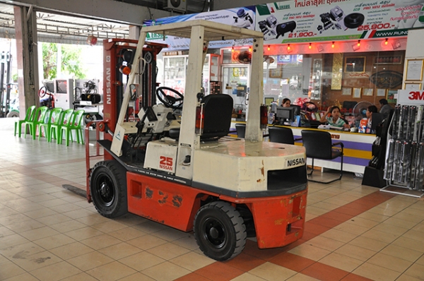 ขายรถโฟล์คลิฟท์มือสอง NISSAN รุ่น EH02 ราคา 285,000 บาทนำเข้าจากประเทศญี่ปุ่น 100\% ไม่เคยใช้งานในประเทศไทย