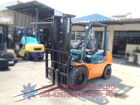 ขายรถโฟล์คลิฟ TOYOTAรุ่น7ยกได้ 3 ตันสูง 4.5 เมตร เสาเข้าตู้3ท่อน ดีเซล ขาย 380,000 บาท 094-4267888 จะเด็ด