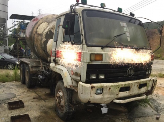 รถโม่ปูน 10 ล้อ 2 เพลา CW51H. เครื่อง8สูบเล่มพร้อม สภาพต้องไปเอาเก็บงาน รถใช้งานได้