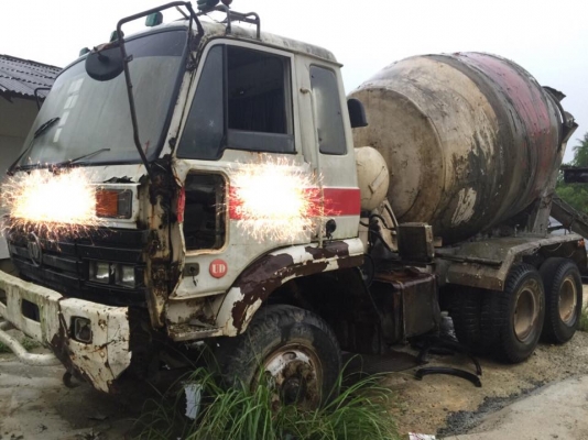 รถโม่ปูน 10 ล้อ 2 เพลา CW51H. เครื่อง8สูบเล่มพร้อม สภาพต้องไปเอาเก็บงาน รถใช้งานได้