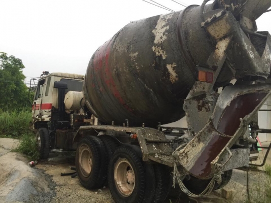 รถโม่ปูน 10 ล้อ 2 เพลา CW51H. เครื่อง8สูบเล่มพร้อม สภาพต้องไปเอาเก็บงาน รถใช้งานได้