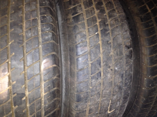 ขายล้อแม็ก 15 พร้อมยาง 185 60 15 สภาพใหม่ๆครับ ยางใช้น้อย