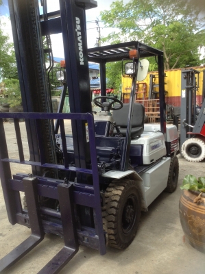 +++ -ขายโฟล์คลิฟท์  KOMATSU FD30-11  ขนาด  3  ตัน  เครื่องยนต์ดีเซล  เสา 4.5  เมตร  ไซด์ชิพ (งาสไลด์)  เกียร์ธรรมดา  ยางตัน