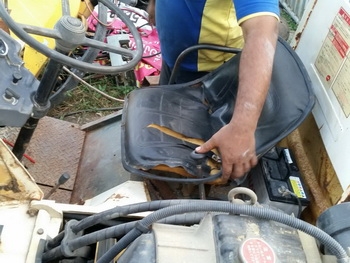 วันนี้เราจัดรูปมาให้ชมครับ รถดั๊มเปอร์ บรรทุกล้อยาง แบบเอวอ่อน ขับเคลื่อน 6 ล้อ ยี่ห้อ YANMAR: 10DW ดีเซล 3 สูบ วันนี้เราจัดรูปมาให้ชมครับ รถดั๊มเปอร์ บรรทุกล้อยาง แบบเอวอ่อน ขับเคลื่อน 6 ล้อ ยี่ห้อ YANMAR: 10DW ดีเซล 3 สูบ