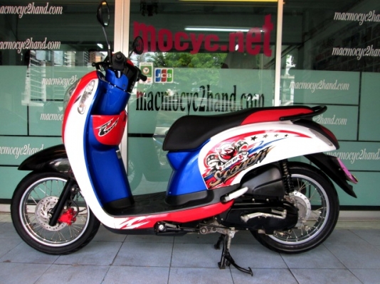 SCOOPY-I ลาย Active boy สีขาวแดง รถเดือน พฤษภาคม ปี56 ไมล์ 7 พันโล แถม 3 รายการ 30900