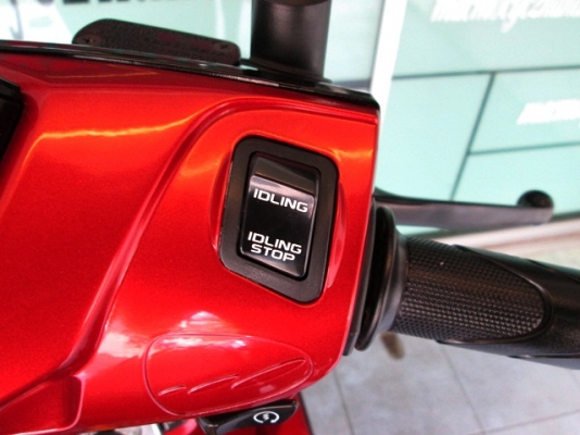 CLICK 125 i รุ่นท๊อปสุด id lingstop combibrake สีดำแดง รถเดือน พ.ค.ปี56 ไมล์ 8 พันโล แถม 3 รายการ 38900