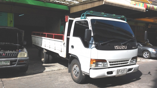 ขาย 6 ล้อกลาง ISUZU รุ่นELF ความยาว 4.30ม. ขาย 480,000บาท ติดต่อ คุณสัจจา 081-868-1693 กรุงเทพฯ