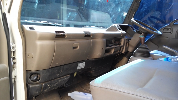 ขาย 6 ล้อกลาง ISUZU รุ่นELF ความยาว 4.30ม. ขาย 480,000บาท ติดต่อ คุณสัจจา 081-868-1693 กรุงเทพฯ