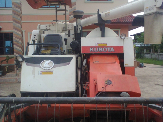 รถเกี่ยวข้าวคูโบต้าdc68g