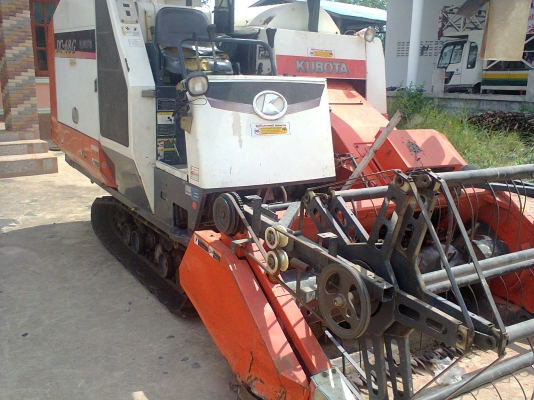 รถเกี่ยวข้าวคูโบต้าdc68g