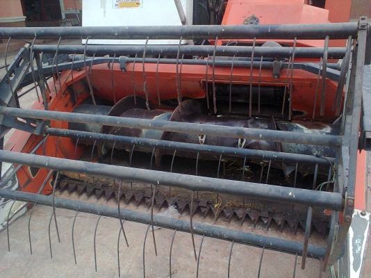 รถเกี่ยวข้าวคูโบต้าdc68g