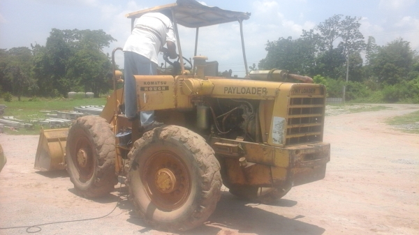 ขายด่วยรถตักkomatsujh30รถใช้งานดีทํางานอยู่ทุกวันสภาพดี