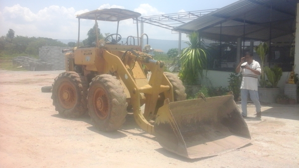 ขายด่วยรถตักkomatsujh30รถใช้งานดีทํางานอยู่ทุกวันสภาพดี