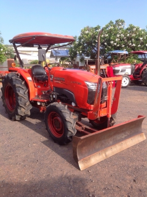 แทรกเตอร์คูโบต้า 4708 สภาพดีมากเดิมๆทั้งคัน ขายพร้อม อุปกรณ์ 3 ชิ้น มีใบดันหน้า ผานหลัง และ โรตารี่