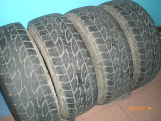 ยาง 225-70-15 ปี09 ดอกเต็มใช้งานได้ สภาพยังสวย4เส้น1500