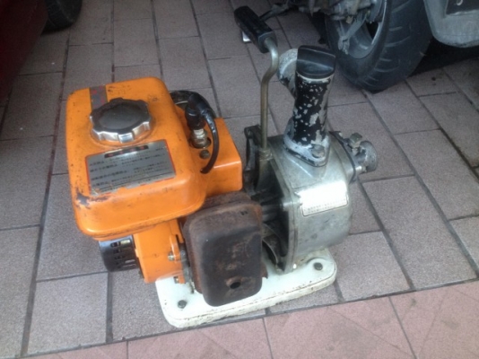 ปั้มน้ำมือสองญี่ปุ่นท่อออก 1นิ้วครึ่งของมาจากญี่ีปุ่นสภาพพร้อมใช้