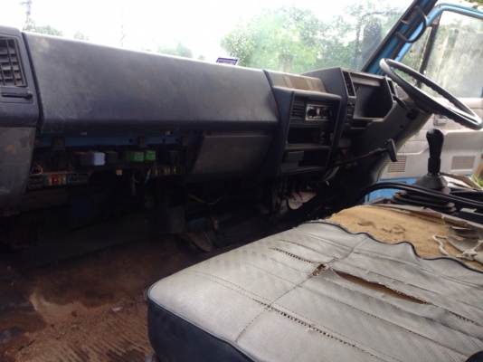 รถอีซูซุ 6 ล้อ ติดเครน 3 ตัน. NPR  115 แรงม้า.  ปี 33       สนใจติดต่อ  081 - 6079515