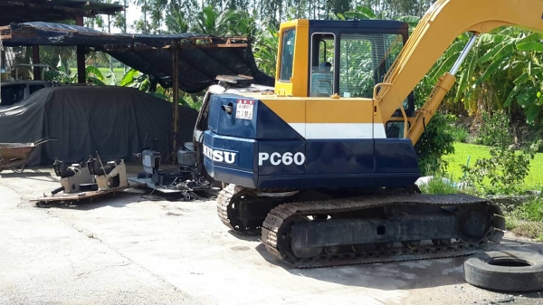 รถขุดแม็คโค pc60 รุ่น,5