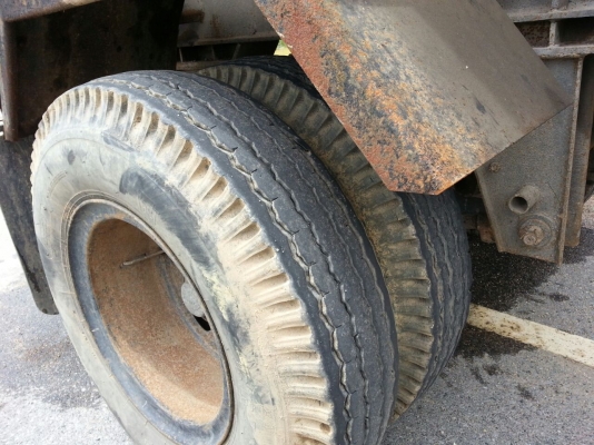 ขายหางพ่วง  สามมิต  2  เพลา. ปี 47     สนใจติดต่อ  081 - 6079515