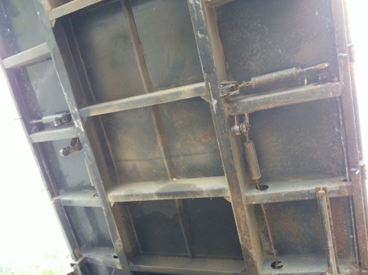 ขายหางพ่วง  สามมิต  2  เพลา. ปี 47     สนใจติดต่อ  081 - 6079515