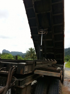 ขายหางพ่วง  สามมิต  2  เพลา. ปี 47     สนใจติดต่อ  081 - 6079515