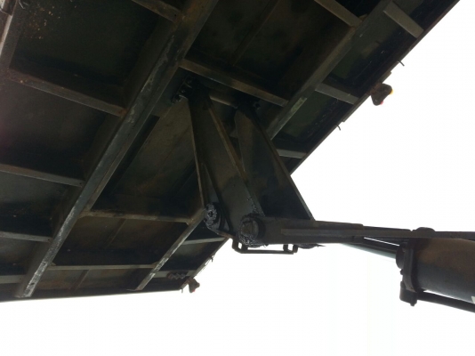 ขายหางพ่วง  สามมิต  2  เพลา. ปี 47     สนใจติดต่อ  081 - 6079515