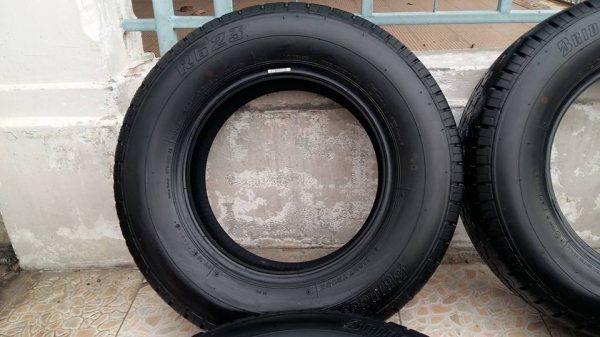 ขายยางถอดป้ายแดง bridgestone r623 215/70r15 ผลิตสัปดาห์ที่ 44 ปี 14  สนใจติดต่อเล็กคลองสามครับ 081-3747940