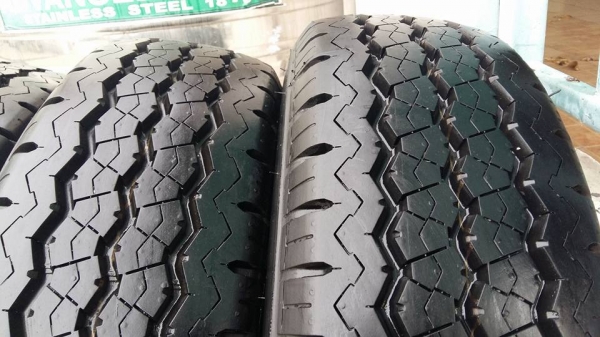 ขายยางถอดป้ายแดง bridgestone r623 215/70r15 ผลิตสัปดาห์ที่ 44 ปี 14  สนใจติดต่อเล็กคลองสามครับ 081-3747940