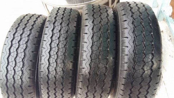 ขายยางถอดป้ายแดง bridgestone r623 215/70r15 ผลิตสัปดาห์ที่ 44 ปี 14  สนใจติดต่อเล็กคลองสามครับ 081-3747940