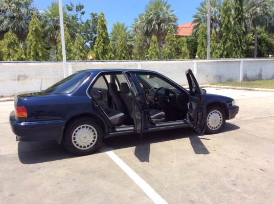 ขายรถ Honda accord ตาเพชรไฟท้ายสั้น ปี94 เครื่องหัวฉีดเดิม 2.0 เกียร์ออโต้ ติดแก๊สLPG ไฟฟ้าทั้งคัน ภายในเบาะเดิมๆสวยมากสะอาด แอร์เย็นฉ่ำ ตัวถังเดิมๆสีเงาๆรถทรงเดิม รถสวยเดิมขับดีพร้อมใช้งานได้เลยครับ ขายถูกครับ