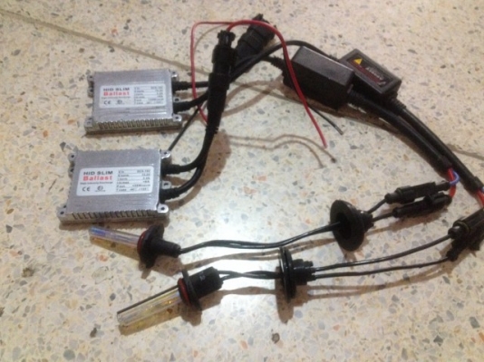 ไฟซีน่อนหลอดเป็นสีรุ้ง HB3 ของมาจากญี่ปุ่นสภาพดี