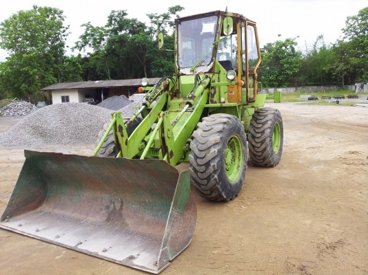 ขาย รถตัก CAT 910  40Y ขาย 700000 บาท ตามสภาพครับ ราคาต่อลองได้ครับ