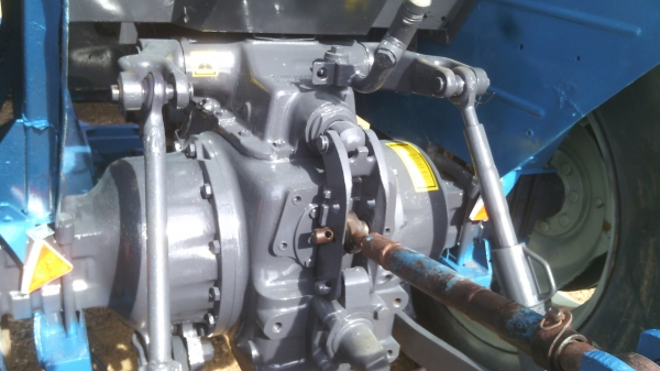 ขายรถไถ  FORD  รุ่น6640  4x4  คานหน้าคาลาโล่  พร้อมใช้งาน