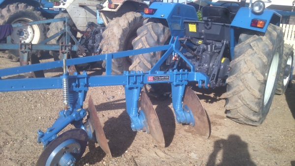 ขายรถไถ  FORD  รุ่น6640  4x4  คานหน้าคาลาโล่  พร้อมใช้งาน