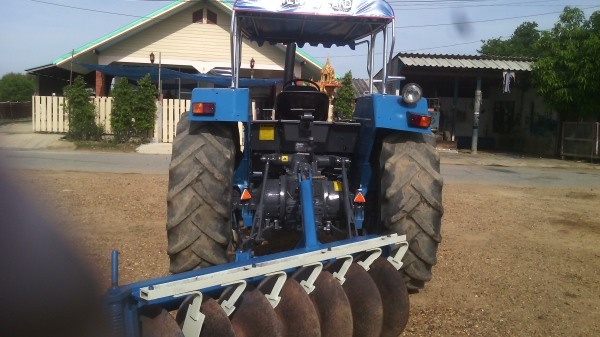 ขายรถไถ  FORD  รุ่น6640  4x4  คานหน้าคาลาโล่  พร้อมใช้งาน