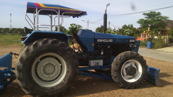 ขายรถไถ  FORD  รุ่น6640  4x4  คานหน้าคาลาโล่  พร้อมใช้งาน