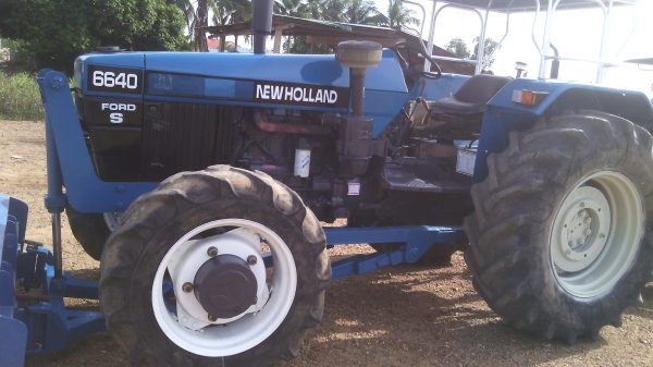 ขายรถไถ  FORD  รุ่น6640  4x4  คานหน้าคาลาโล่  พร้อมใช้งาน