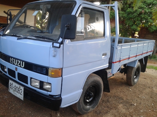 ขาย isuzu nkr 88 แรง รถออกห้าง