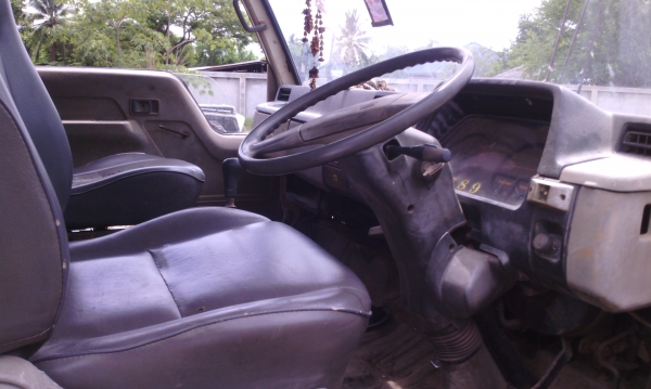 ขาย 6 ล้อ MITSUBISHI  แคนเตอร์ 115 แรงม้า ติดเครน ไม่มีทะเบียน