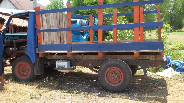 ขายรถ 4 ล้อเอล 74 พร้อมเครื่องนวดข้าว 5 ฟุต