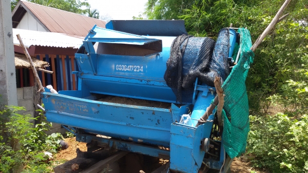 ขายรถ 4 ล้อเอล 74 พร้อมเครื่องนวดข้าว 5 ฟุต