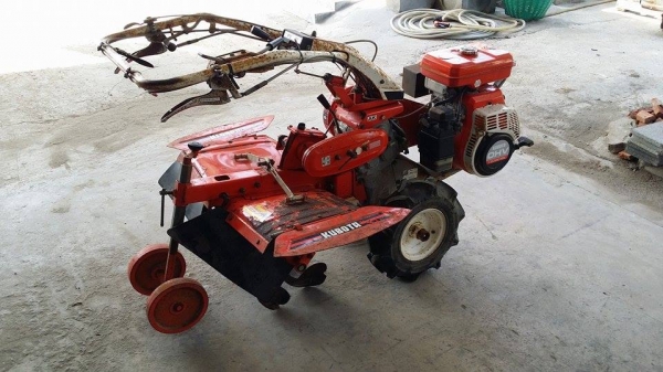 รถไถเดินตาม KUBOTA  รุ่น FT80 ขนาด 8 แรง  เครื่องยนต์เบนซิน  เก่าญี่ปุ่น   เครื่องยนต์ติดง่าย  สภาพสวยพร้อมใช้งาน