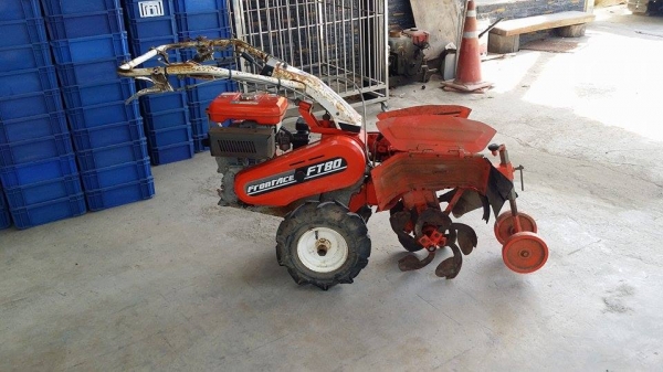 รถไถเดินตาม KUBOTA  รุ่น FT80 ขนาด 8 แรง  เครื่องยนต์เบนซิน  เก่าญี่ปุ่น   เครื่องยนต์ติดง่าย  สภาพสวยพร้อมใช้งาน