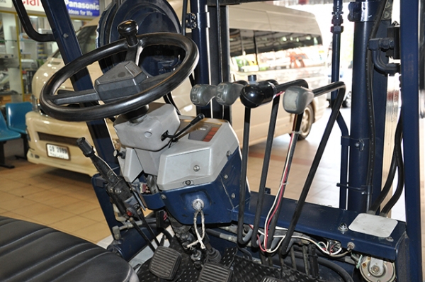 ขายรถโฟล์คลิฟท์มือสอง KOMATSU รุ่น FG25H-11 ราคา 285,000 บาท นำเข้าจากประเทศญี่ปุ่น 100\% ไม่เคยใช้งานในประเทศไทย