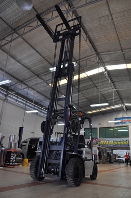 ขายรถโฟล์คลิฟท์มือสอง KOMATSU รุ่น FG25H-11 ราคา 285,000 บาท นำเข้าจากประเทศญี่ปุ่น 100\% ไม่เคยใช้งานในประเทศไทย