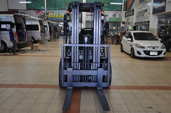 ขายรถโฟล์คลิฟท์มือสอง KOMATSU รุ่น FG25H-11 ราคา 285,000 บาท นำเข้าจากประเทศญี่ปุ่น 100\% ไม่เคยใช้งานในประเทศไทย