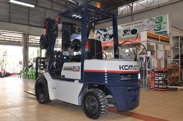 ขายรถโฟล์คลิฟท์มือสอง KOMATSU รุ่น FG25H-11 ราคา 285,000 บาท นำเข้าจากประเทศญี่ปุ่น 100\% ไม่เคยใช้งานในประเทศไทย