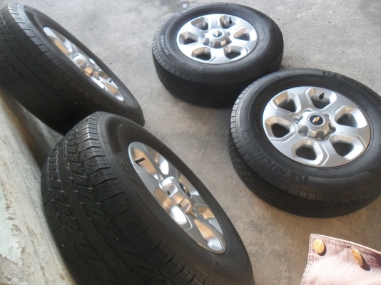 ล้อแม็ก 16นิ้ว 6รู เชฟ พร้อมยาง สวยๆ 4 ล้อ ราคา 6900 บาท