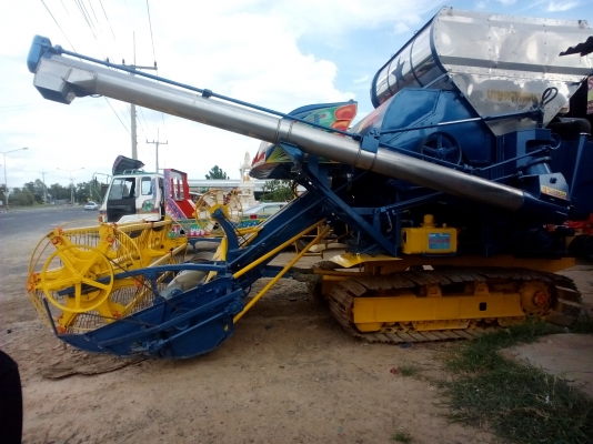 ขายรถเกี่ยวข้าว รุ่น ใหม่ใหญ่กว่าเดิม ตัวเดิน 12 HTปั้มเบอร์22 เครื่อง GO8C เทอร์โบ